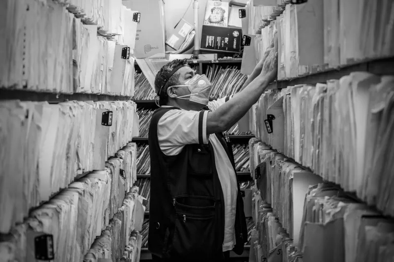 Archivi proibiti: i collettivi che rubano i segreti di Stato e li restituiscono al popolo